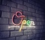 LED-dekolicht-neon-sign-open-zu-mieten