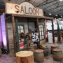 saloon-fassade-mieten